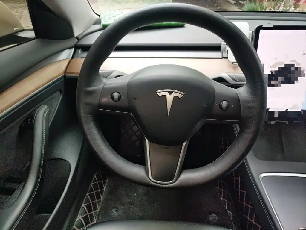 Tesla Model 3 — фото 4