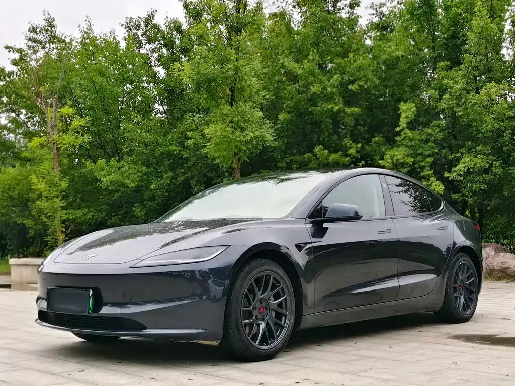 Tesla Model 3 — фото 1