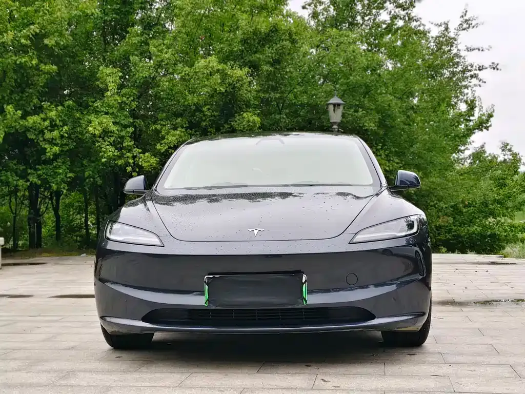 Tesla Model 3 — фото 9