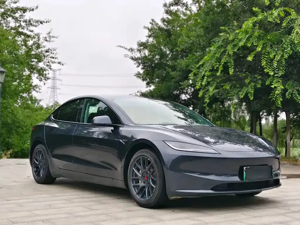 Tesla Model 3 — фото 7