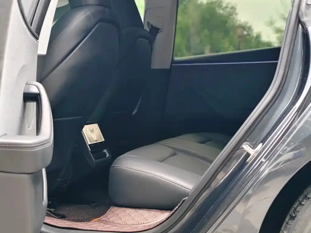 Tesla Model 3 — фото 2