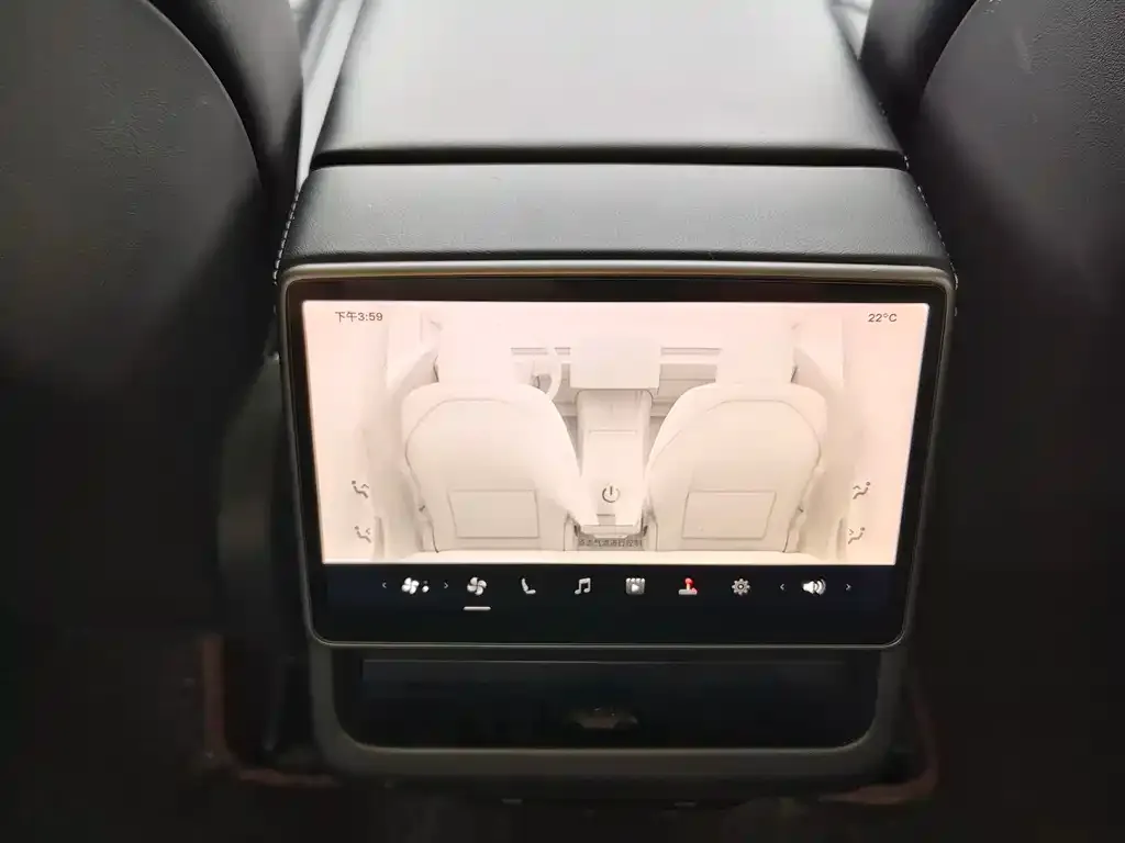 Tesla Model 3 — фото 8