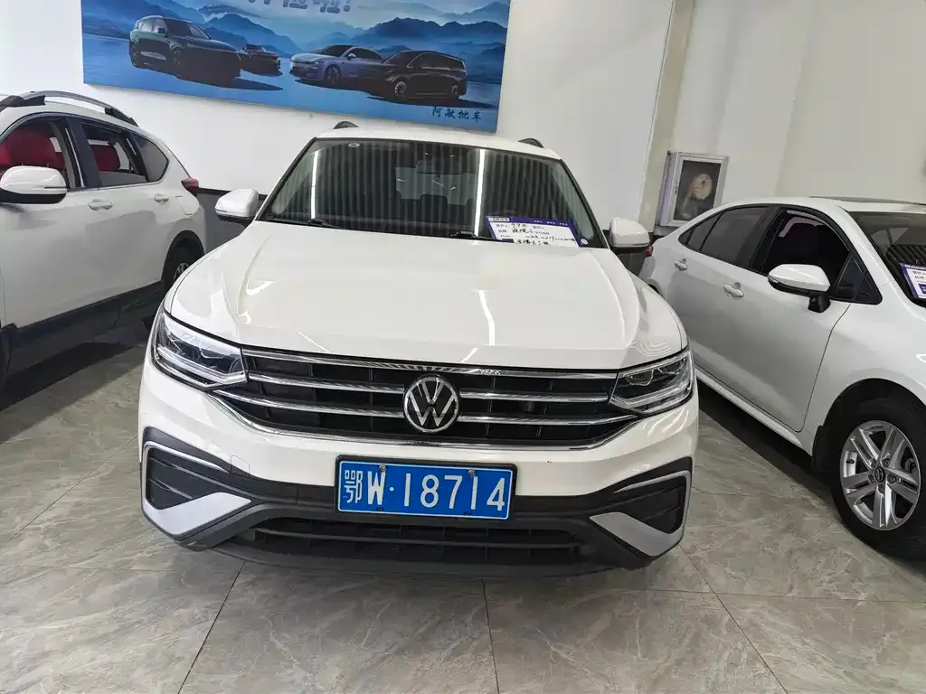 Volkswagen Tiguan L — фото 9
