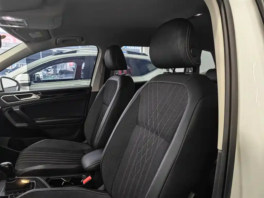 Volkswagen Tiguan L — фото 7