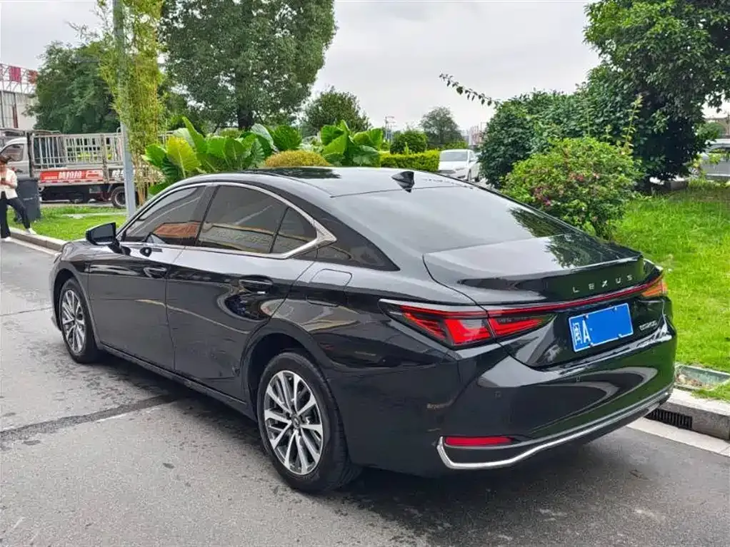 Lexus ES — фото 5
