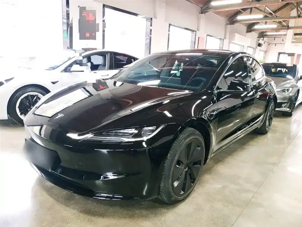 Tesla Model 3 — фото 1