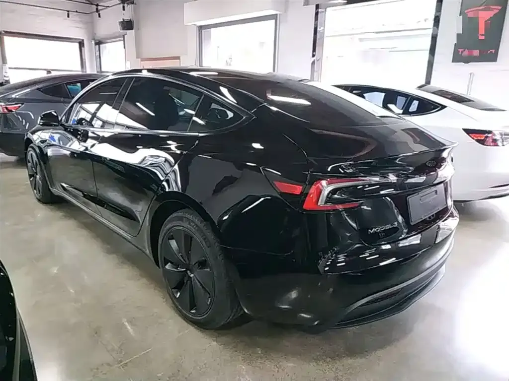 Tesla Model 3 — фото 2