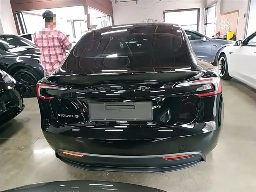 Tesla Model 3 — фото 7