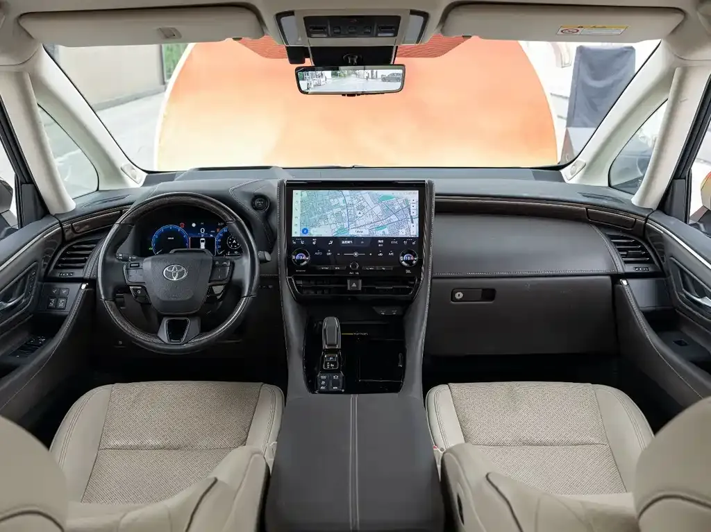 Toyota Alphard — фото 8