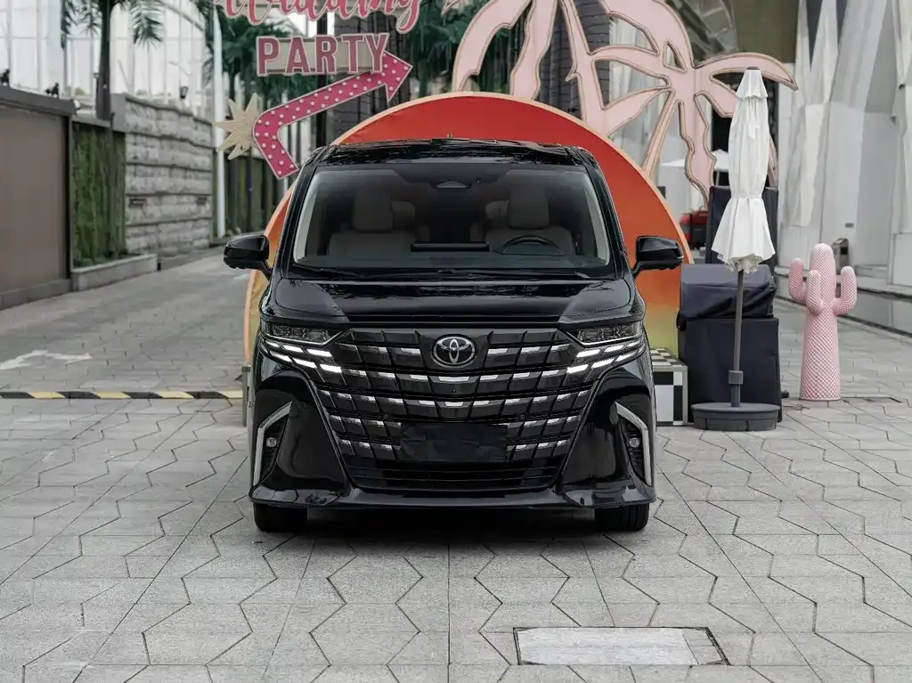 Toyota Alphard — фото 5
