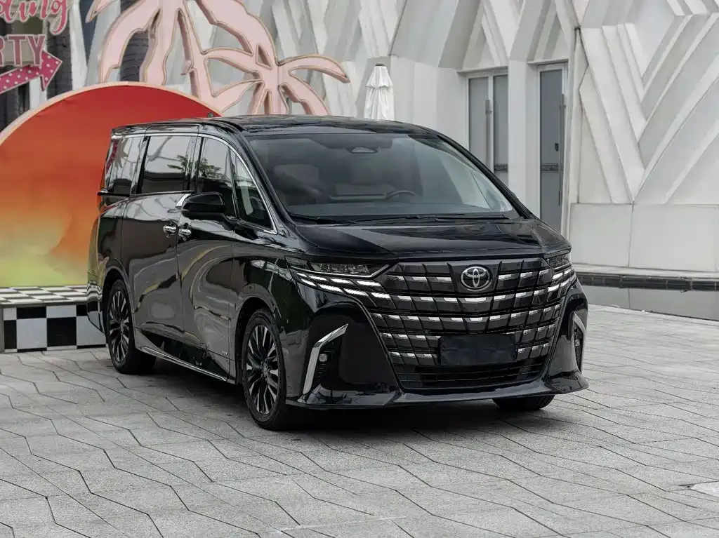 Toyota Alphard — фото 4