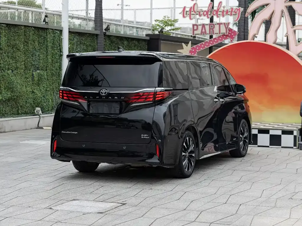 Toyota Alphard — фото 9
