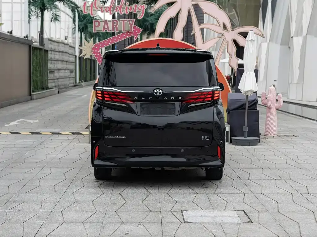 Toyota Alphard — фото 3