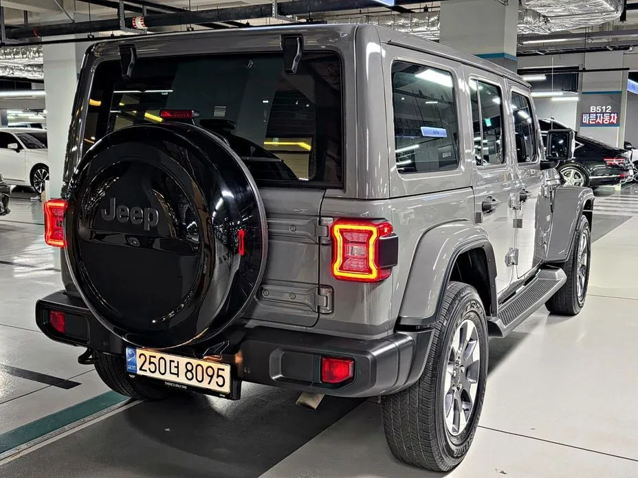 Jeep Wrangler 2022 из KR, фото 10