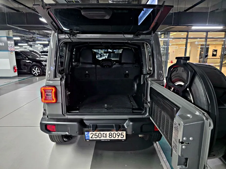 Jeep Wrangler 2022 из KR, фото 7