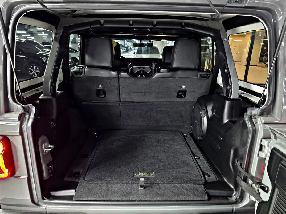 Jeep Wrangler 2022 из KR, фото 8
