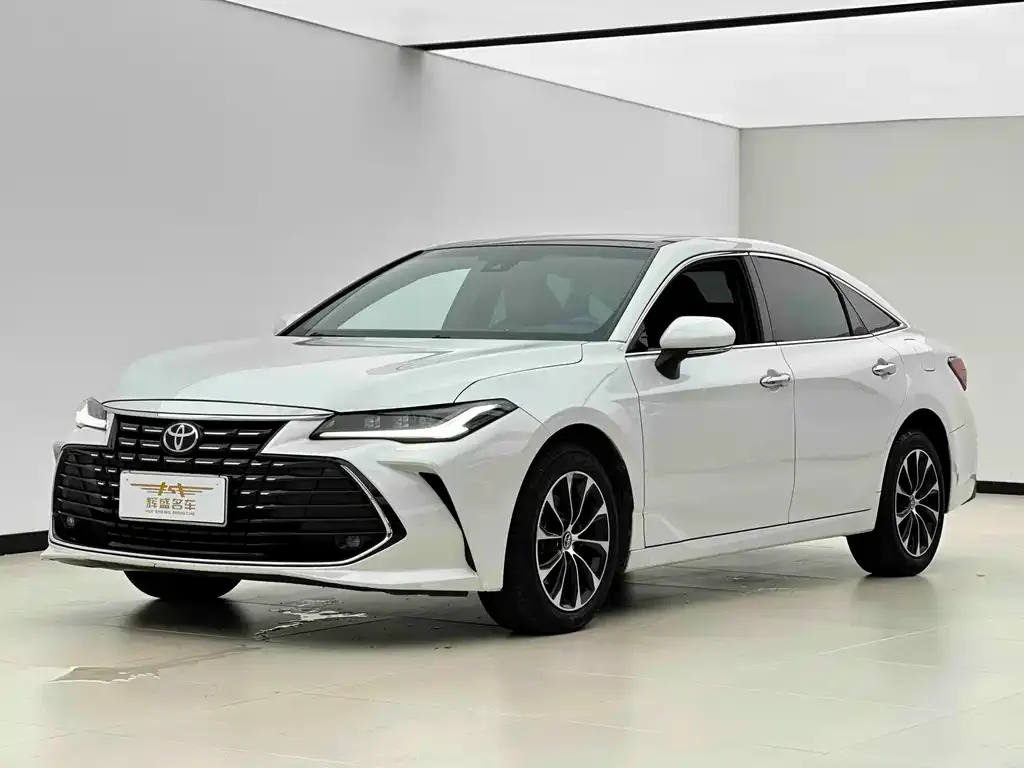 Toyota Avalon — фото 1