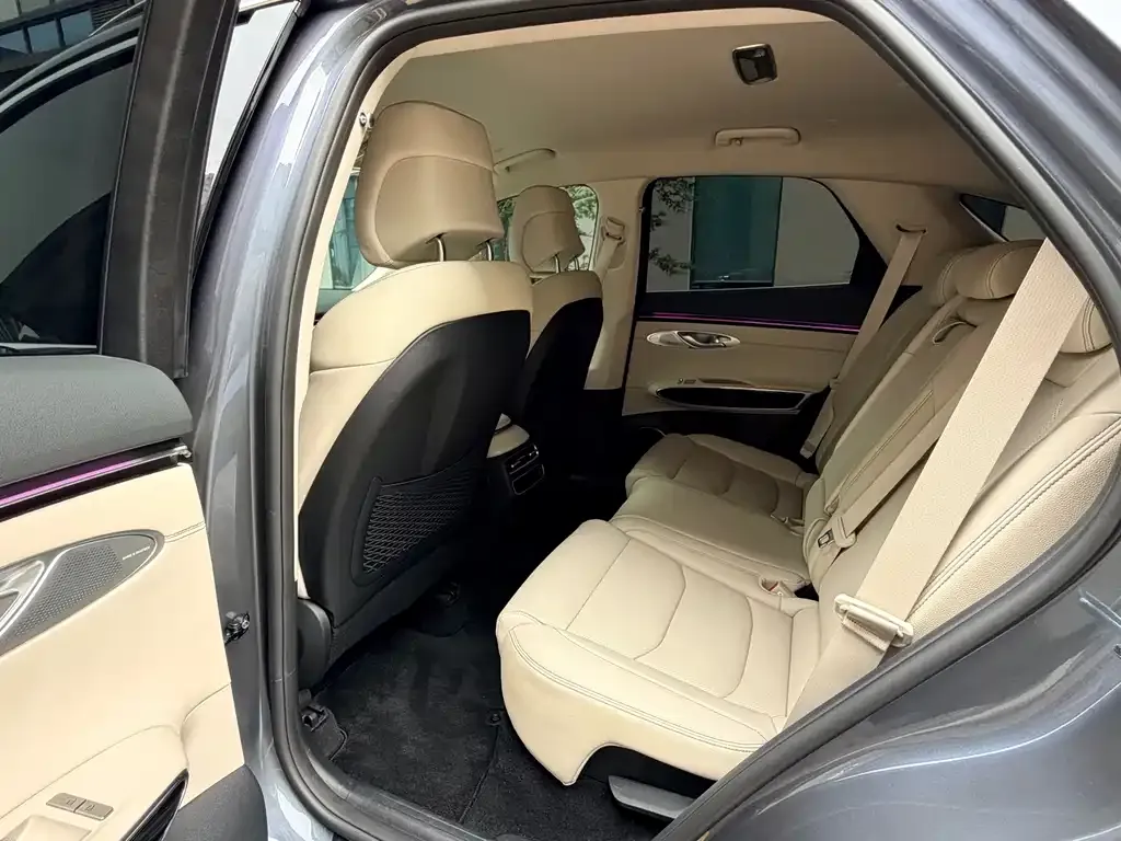 Genesis GV70 — фото 10