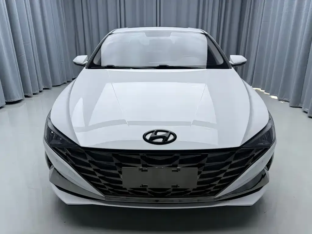 Hyundai Elantra — фото 10