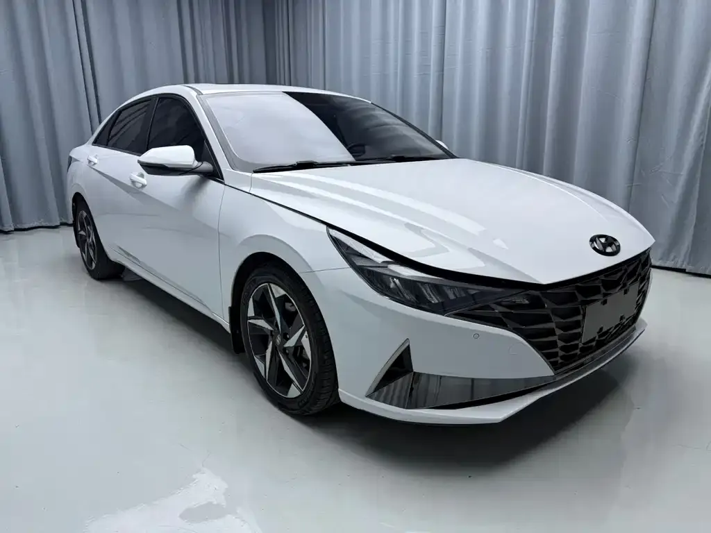 Hyundai Elantra — фото 4
