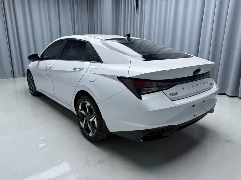Hyundai Elantra — фото 2