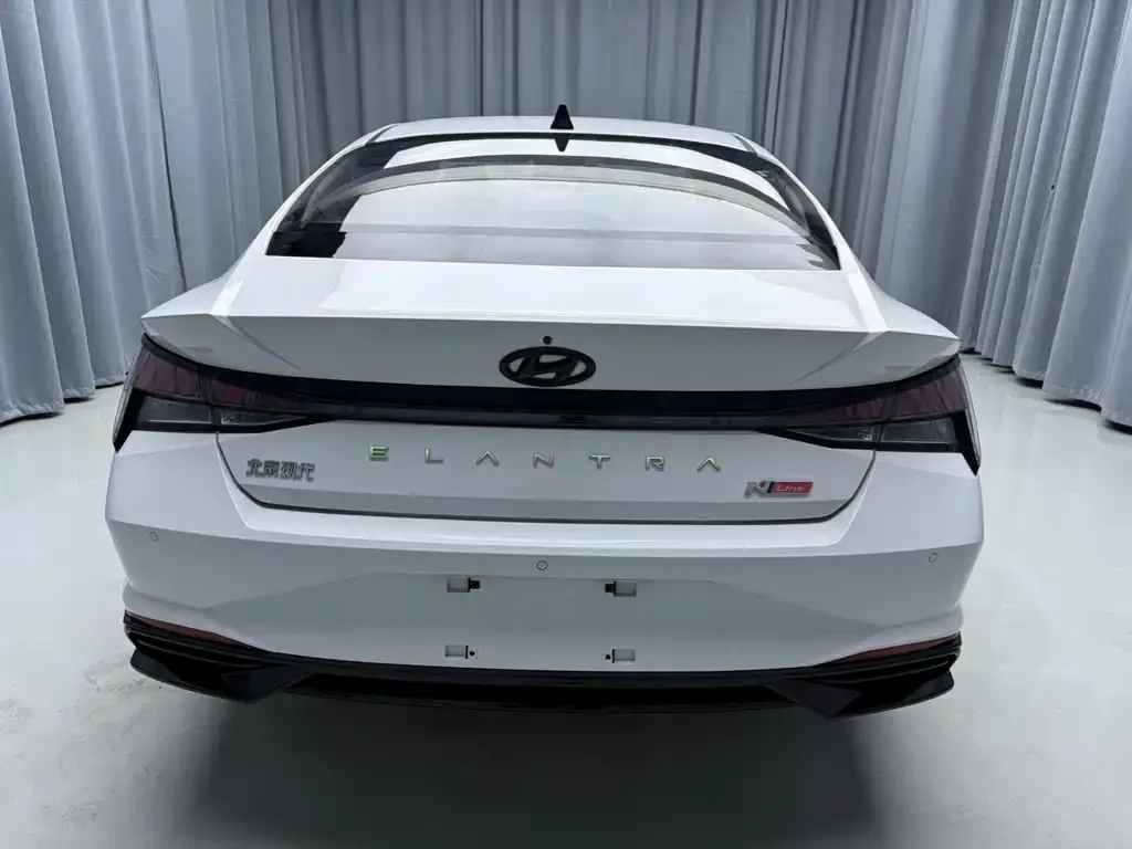 Hyundai Elantra — фото 3
