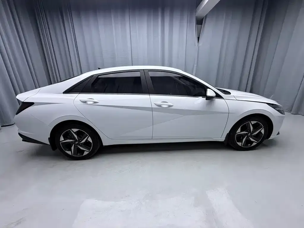 Hyundai Elantra — фото 5