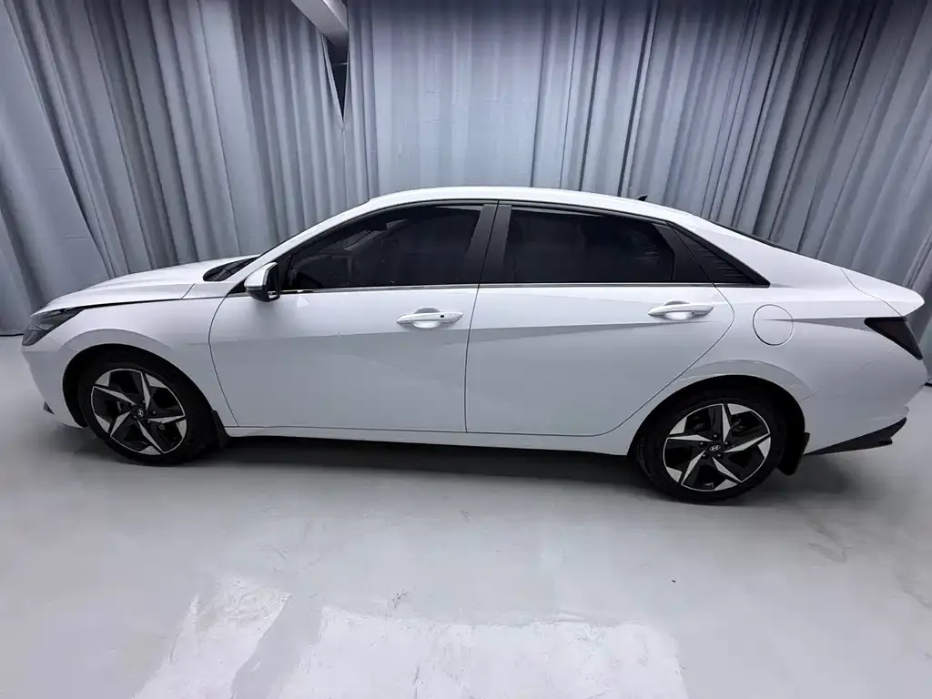 Hyundai Elantra — фото 9