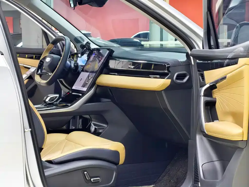 Geely Boyue L 2023 из CN, фото 2