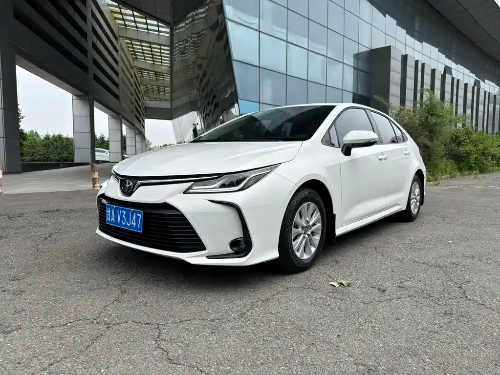 Toyota Corolla — фото 1