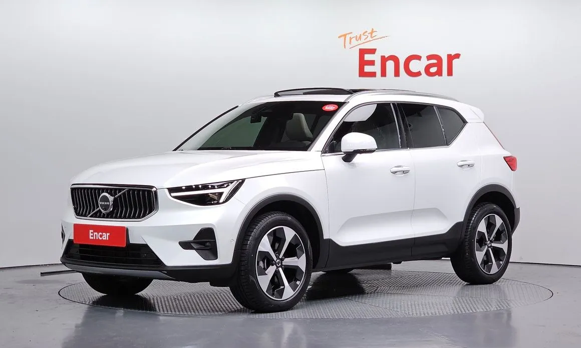 Volvo XC40 — фото 1