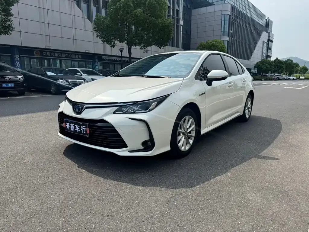 Toyota Corolla — фото 1