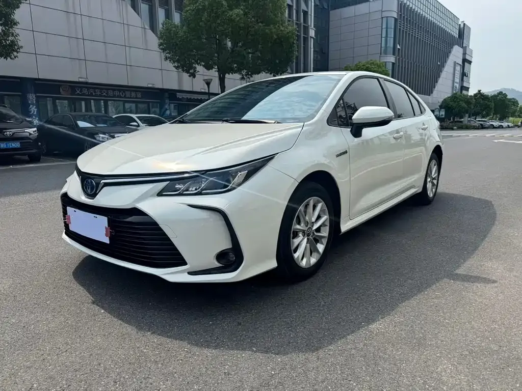 Toyota Corolla — фото 5