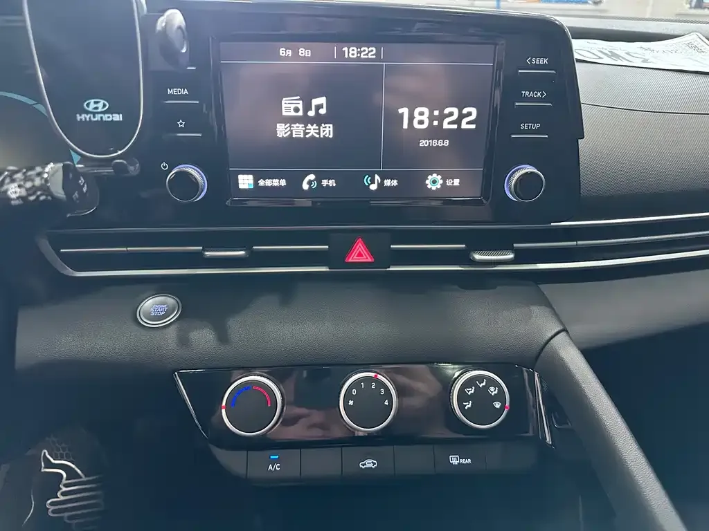 Hyundai Elantra — фото 4