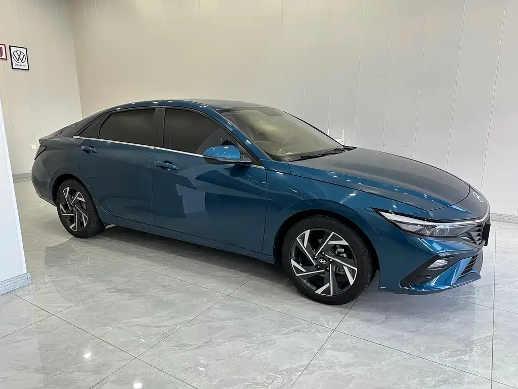 Hyundai Elantra — фото 3
