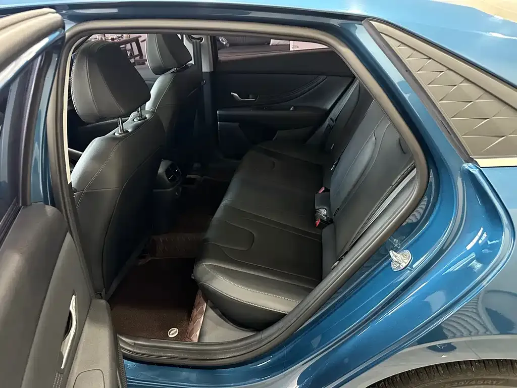 Hyundai Elantra — фото 7