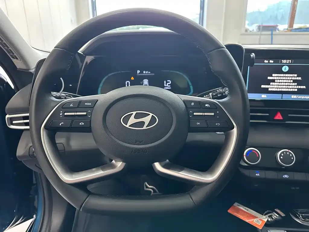 Hyundai Elantra — фото 2