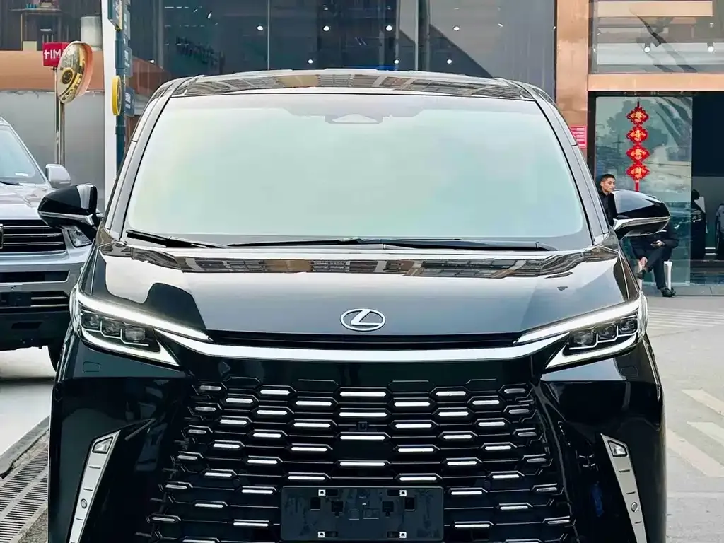 Lexus LM — фото 2