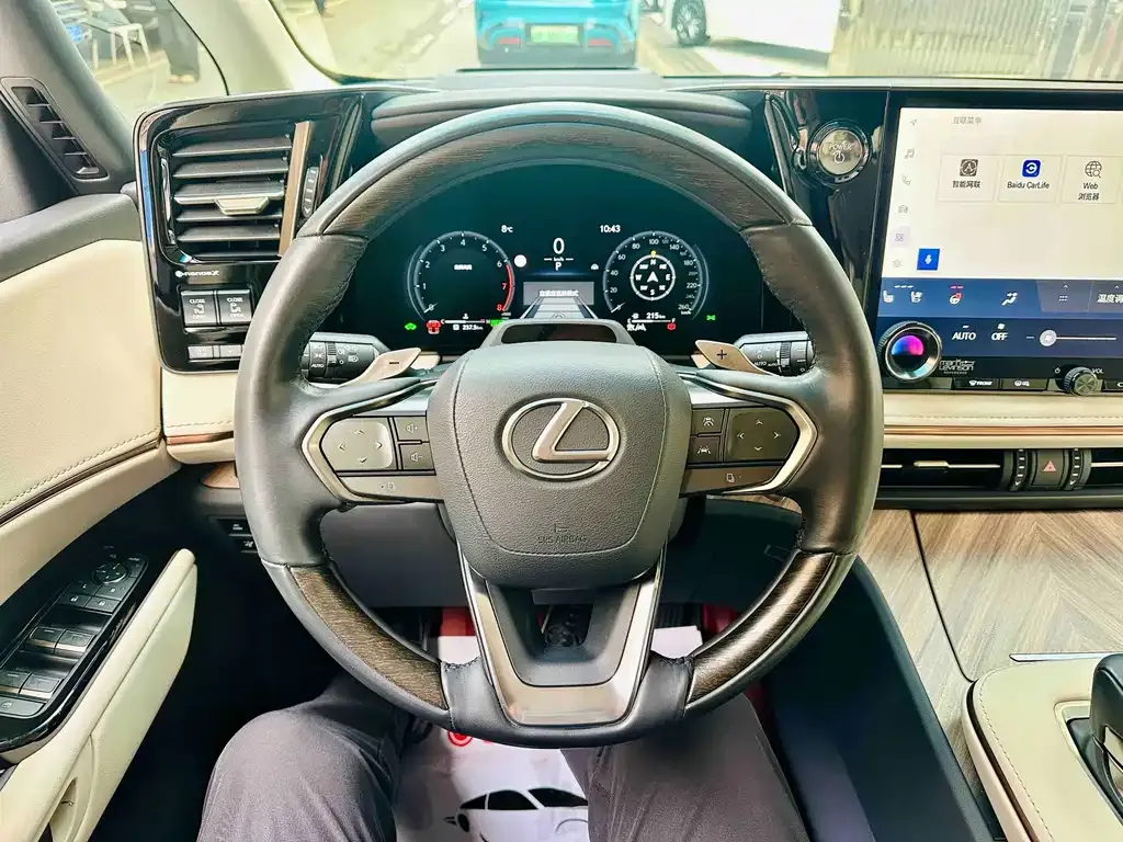 Lexus LM — фото 3