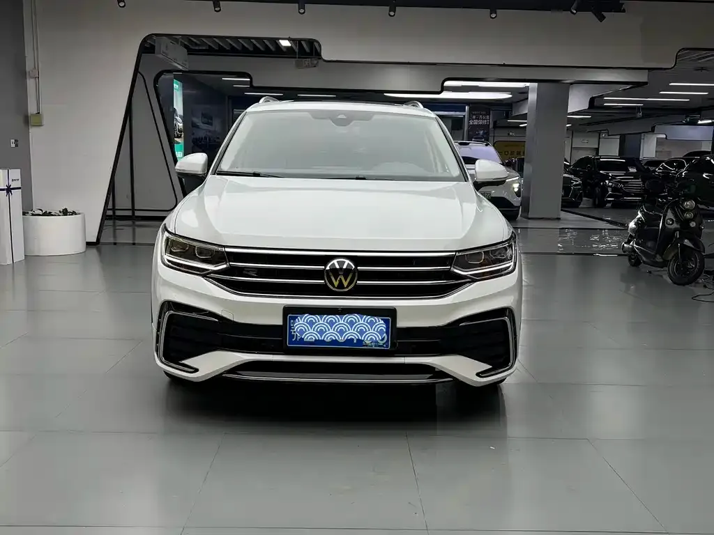 Volkswagen Tiguan L — фото 5