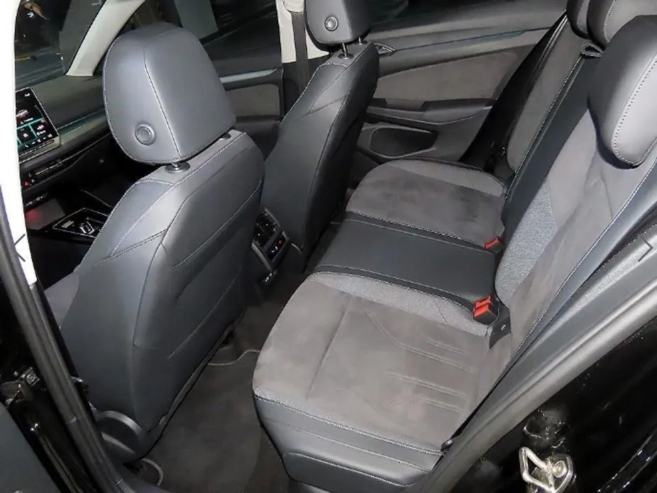 Volkswagen Golf 2025 из KR, фото 2