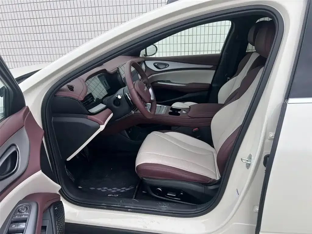 BYD Seal 07 DM-i — фото 2