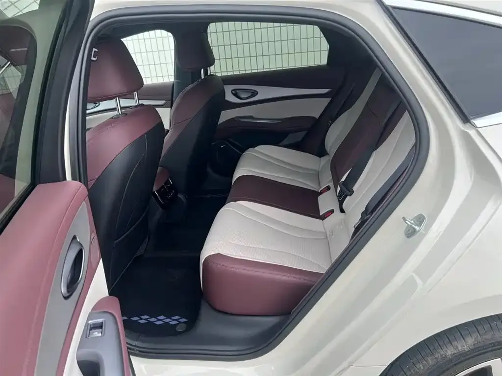 BYD Seal 07 DM-i — фото 8
