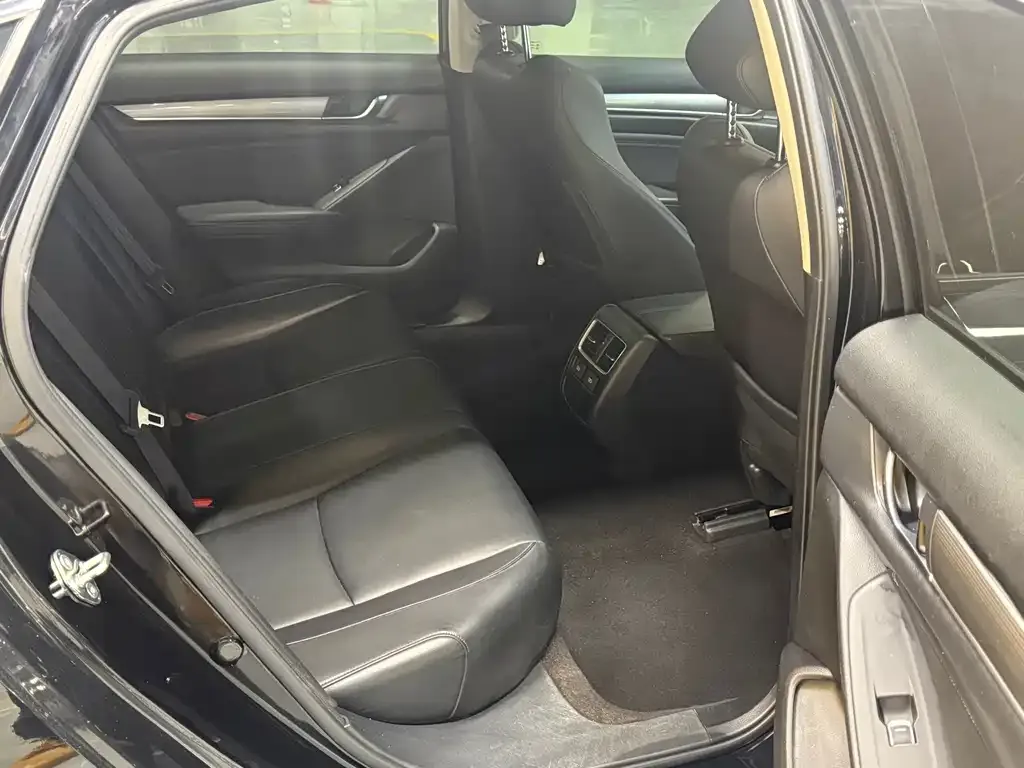 Honda Accord — фото 10
