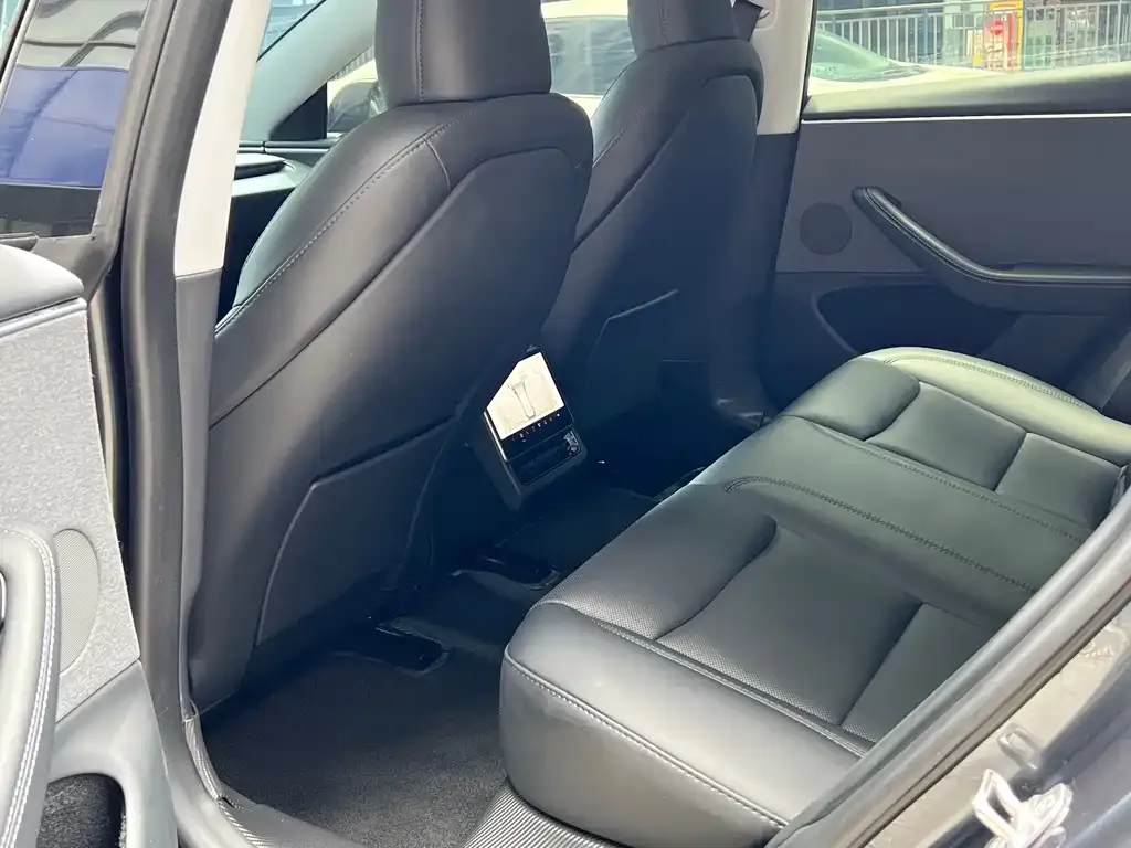 Tesla Model 3 — фото 4