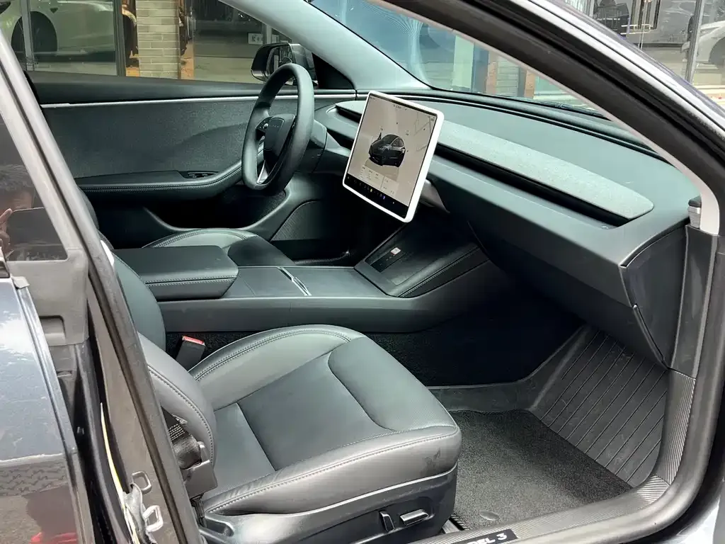Tesla Model 3 — фото 3