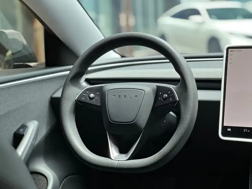 Tesla Model 3 — фото 5