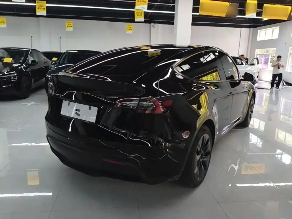 Tesla Model Y — фото 7