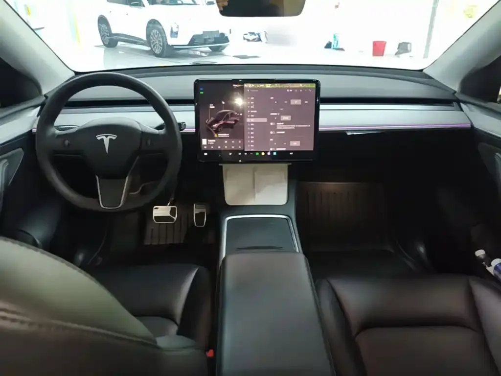 Tesla Model Y — фото 5