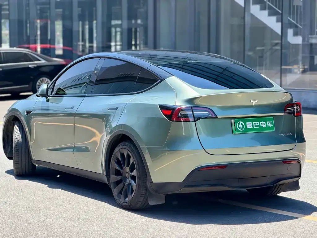 Tesla Model Y — фото 9